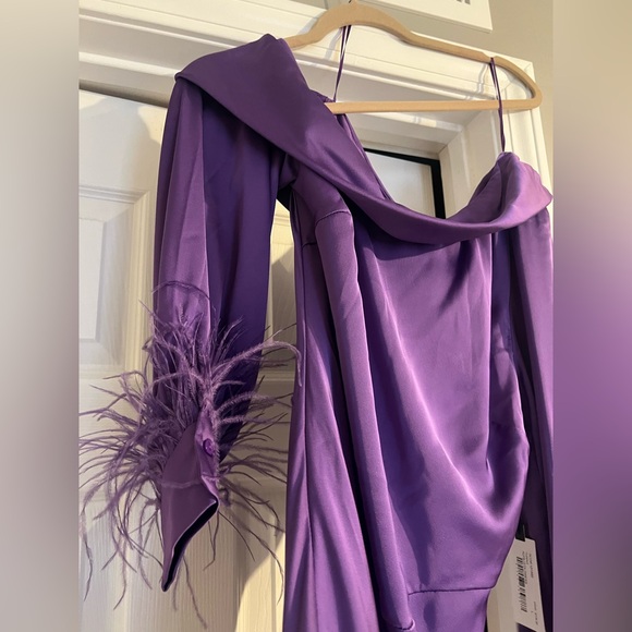 ASTR The Label Augusta Off Shoulder Feather Trim Mini Dress Purple Size Large - Picture 6 of 15
